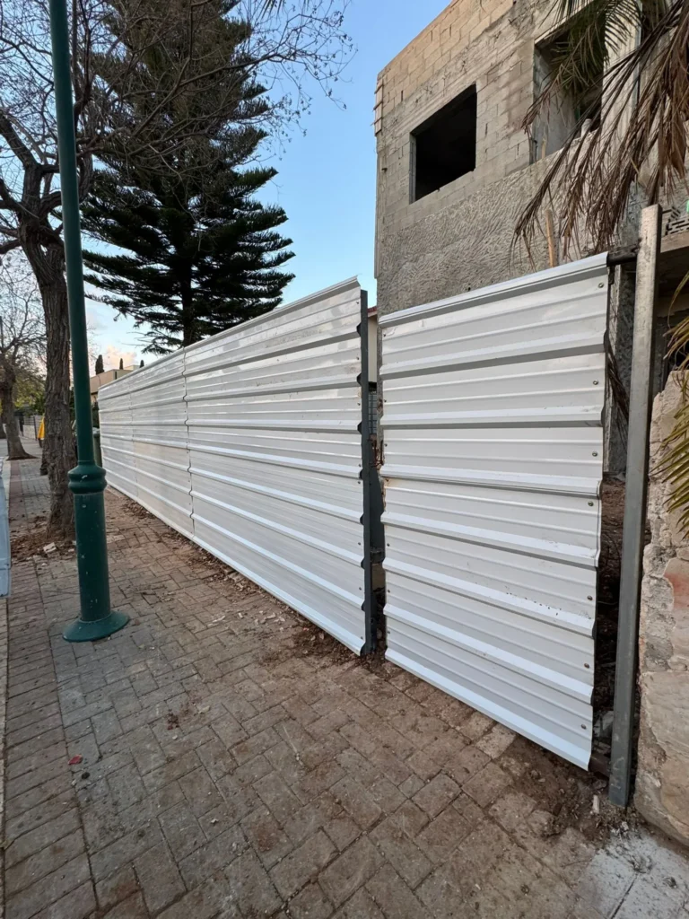 גדר איסכורית לאתר בנייה